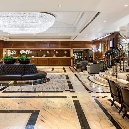 Radisson Blu Hotel, London Heathrow Hillingdon Exterior foto