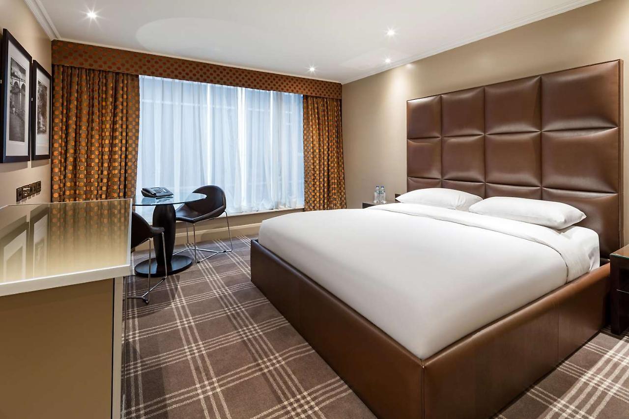 Radisson Blu Hotel, London Heathrow Hillingdon Exterior foto