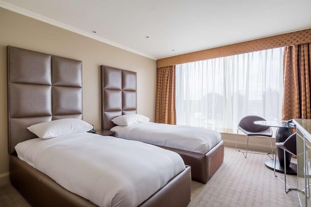Radisson Blu Hotel, London Heathrow Hillingdon Exterior foto
