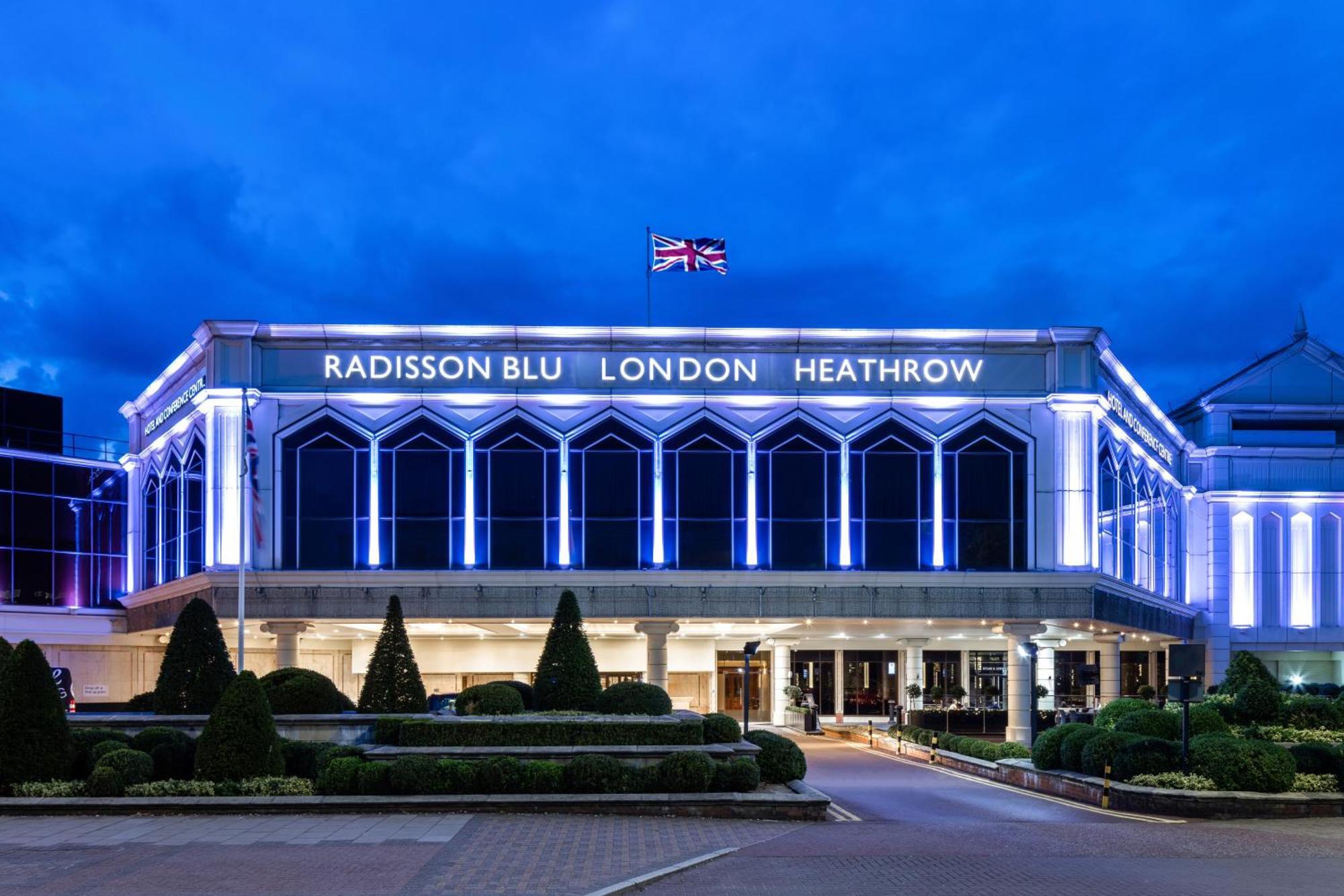 Radisson Blu Hotel, London Heathrow Hillingdon Exterior foto