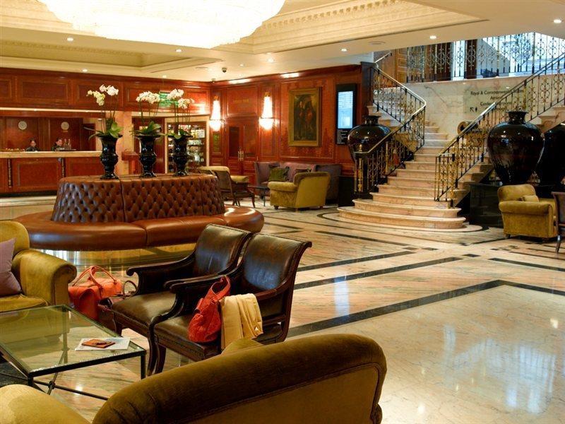 Radisson Blu Hotel, London Heathrow Hillingdon Exterior foto